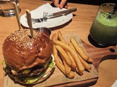 -三勾JJJ Burger&Coffee(梅溪湖店)