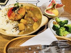 咖喱鸡饭配土豆饼-懒鱼时光馆(沙坪坝店)