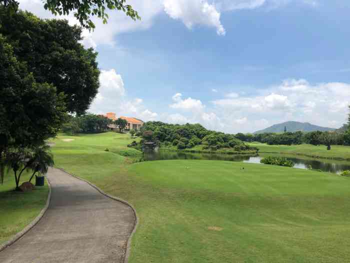 峰景高尔夫球会-"环境一流,菜品还算可以,人少,白天去景色.