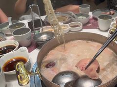 -洪氏嗨捞·广东猪肚鸡·椰子鸡火锅(西咸万象城店)