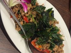 -Chom Cafe and Restaurant