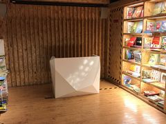 -新华里咖啡书吧(新华书店小寨店)