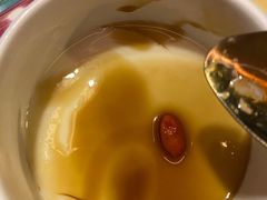 焦糖豆腐花-海派悦庭·海胆烧麦·新融合菜(凯德广场店)