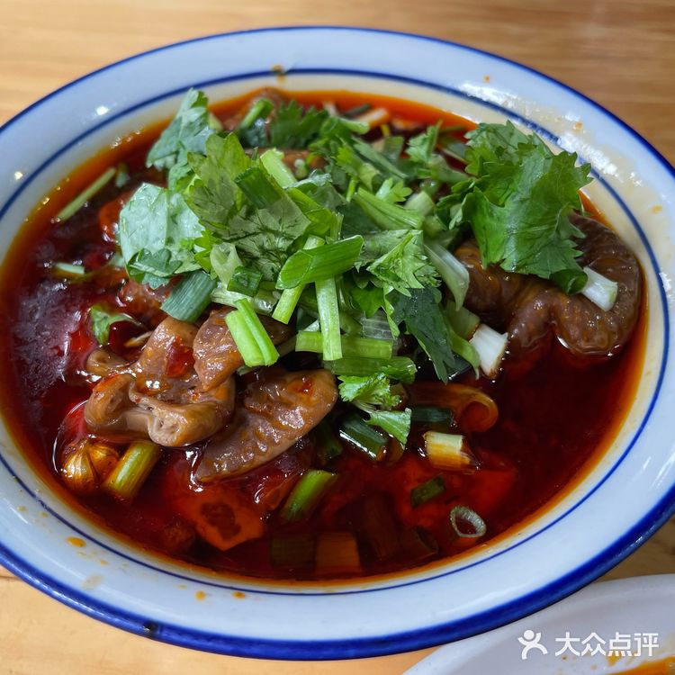 每一口都仿佛在诉说着曹氏的独特故事。无论是单独品尝