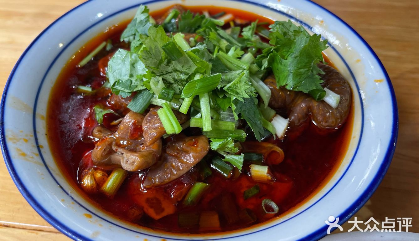 每一口都仿佛在诉说着曹氏的独特故事。无论是单独品尝