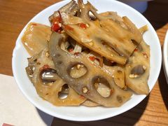 -爆炸头阿姨小四川正宗川味小吃(无任何分店)