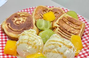Snoopy Ice Cream Waffle