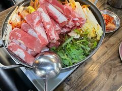 部队锅-MI WU FACTORY米屋美食工厂餐厅(绿地店)