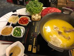 -鲜入围煮花胶鸡海鲜火锅