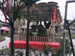 -茅草房·河畔园林火锅