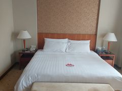 -汕尾巴黎半岛酒店