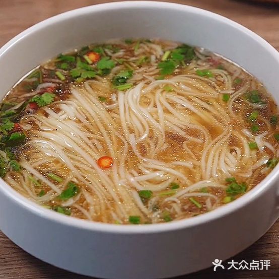 周记酱骨拉面馆