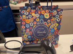 -VENCHI 闻绮(上海佛罗伦萨小镇店)