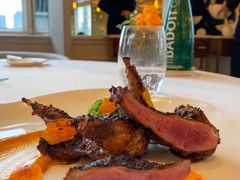 碳烤乳鸽配青豆碎佐旱金莲花醋汁-Jean Georges