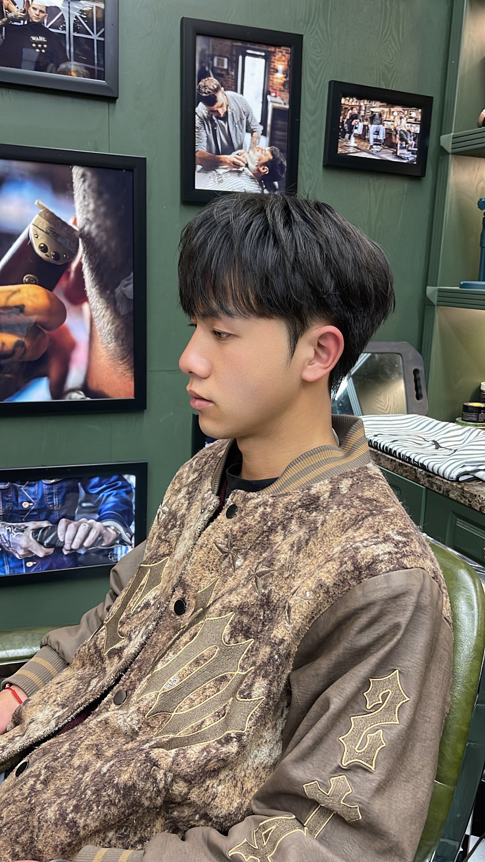 不喜欢剪短和被剪成锅盖头的宝子看过来呦,韩式微分碎盖两侧及后区修