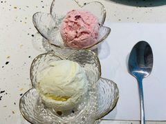 草莓冰淇淋-必胜客(WOW中心城店)