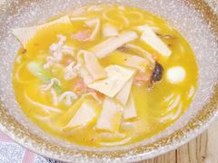 -蒙自源过桥米线(红谷滩万达店)