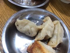 -黄阿姨锅贴大王(万航渡路店)