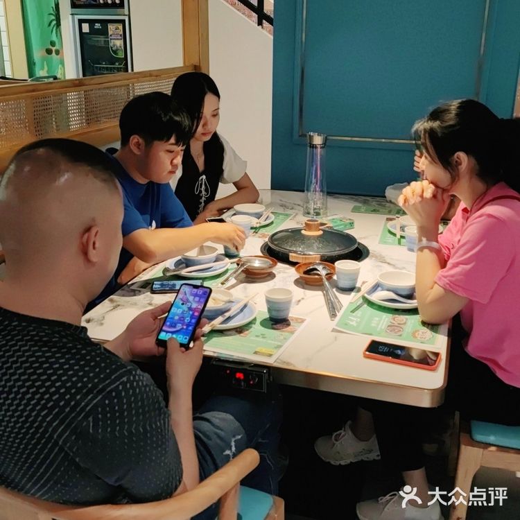 带一家人来本月吃椰子鸡煲仔饭