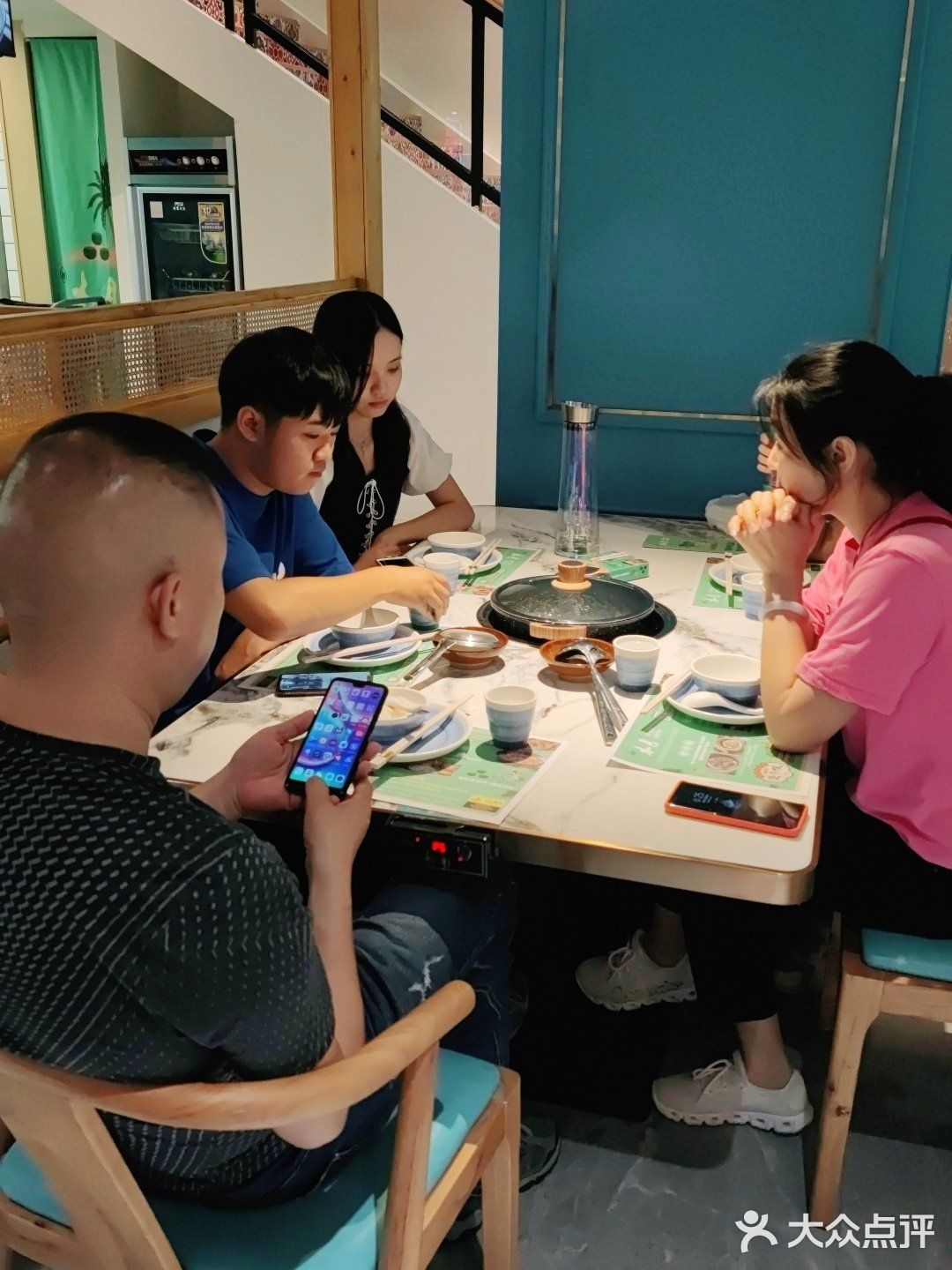 带一家人来本月吃椰子鸡煲仔饭