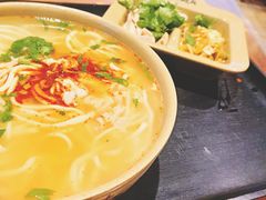 -亮亮面馆(经六路店)