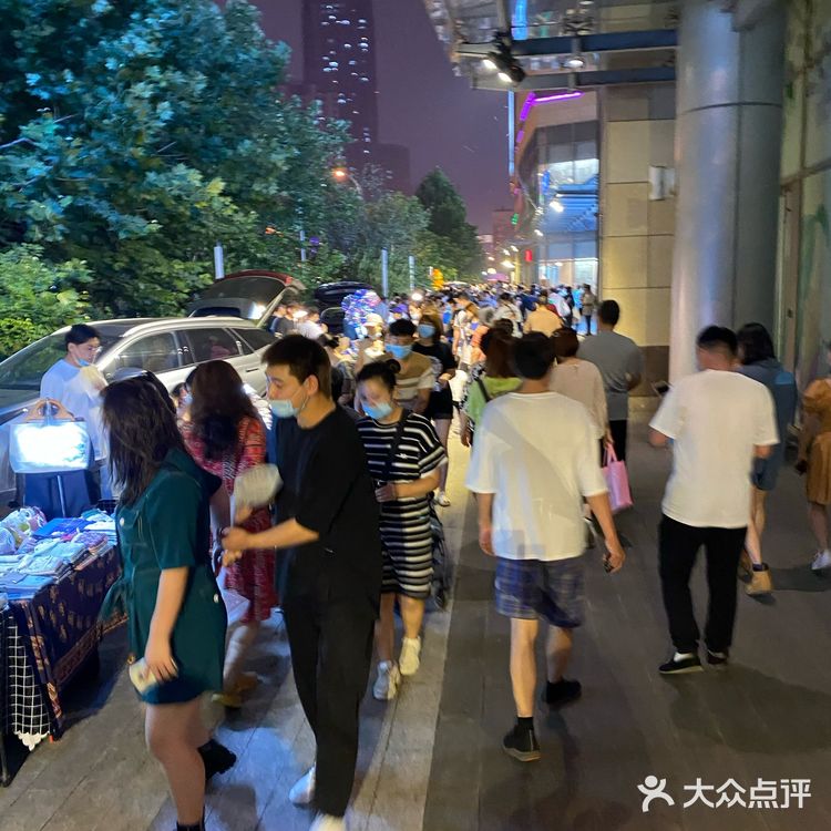 大悦城夜市