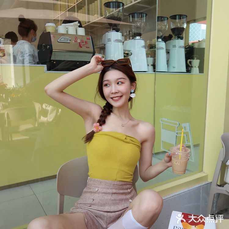 春天气息暖阳的一杯咖啡