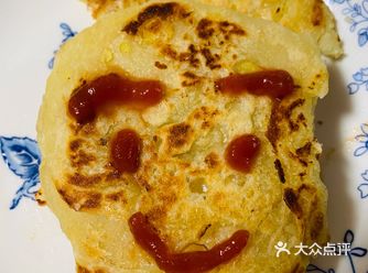 将面团搓成条状，然后放入，加青菜