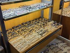 -优医视平价眼镜蔡司依视路折扣工厂店(十里堡店)