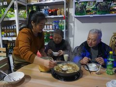 -独一家豆花庄铁锅炖