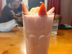 草莓奶昔-雕刻时光咖啡馆(师大路店)