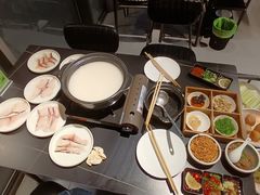 -牛牛和牛海鲜粥底火锅(长虹国际城店)