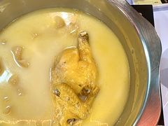 -鲜入围煮花胶鸡海鲜火锅