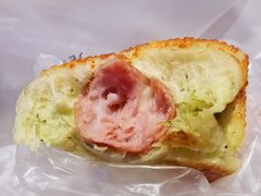 芝士香肠面包-巴黎贝甜(大宁国际商业广场店)