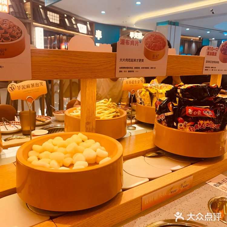 人山人海的自助小火锅