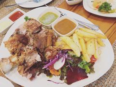 -Chom Cafe and Restaurant