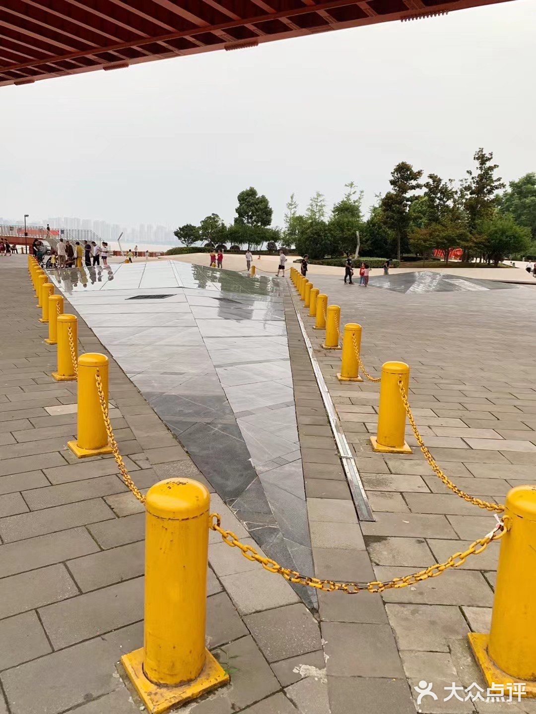 武汉市民休闲好去处，还有雄伟壮观的鹦鹉洲长江大桥