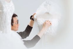 -现代经典婚纱摄影
