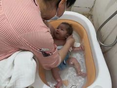-鲸鱼妈妈月嫂/育婴师定制