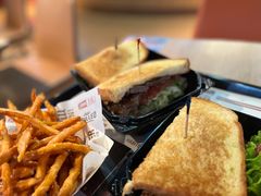 -The Habit Burger Grill 哈比特汉堡(复兴soho店)