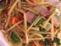 腌肉炒洋芋丝-大理白族风味小吃(玫瑰湾店)