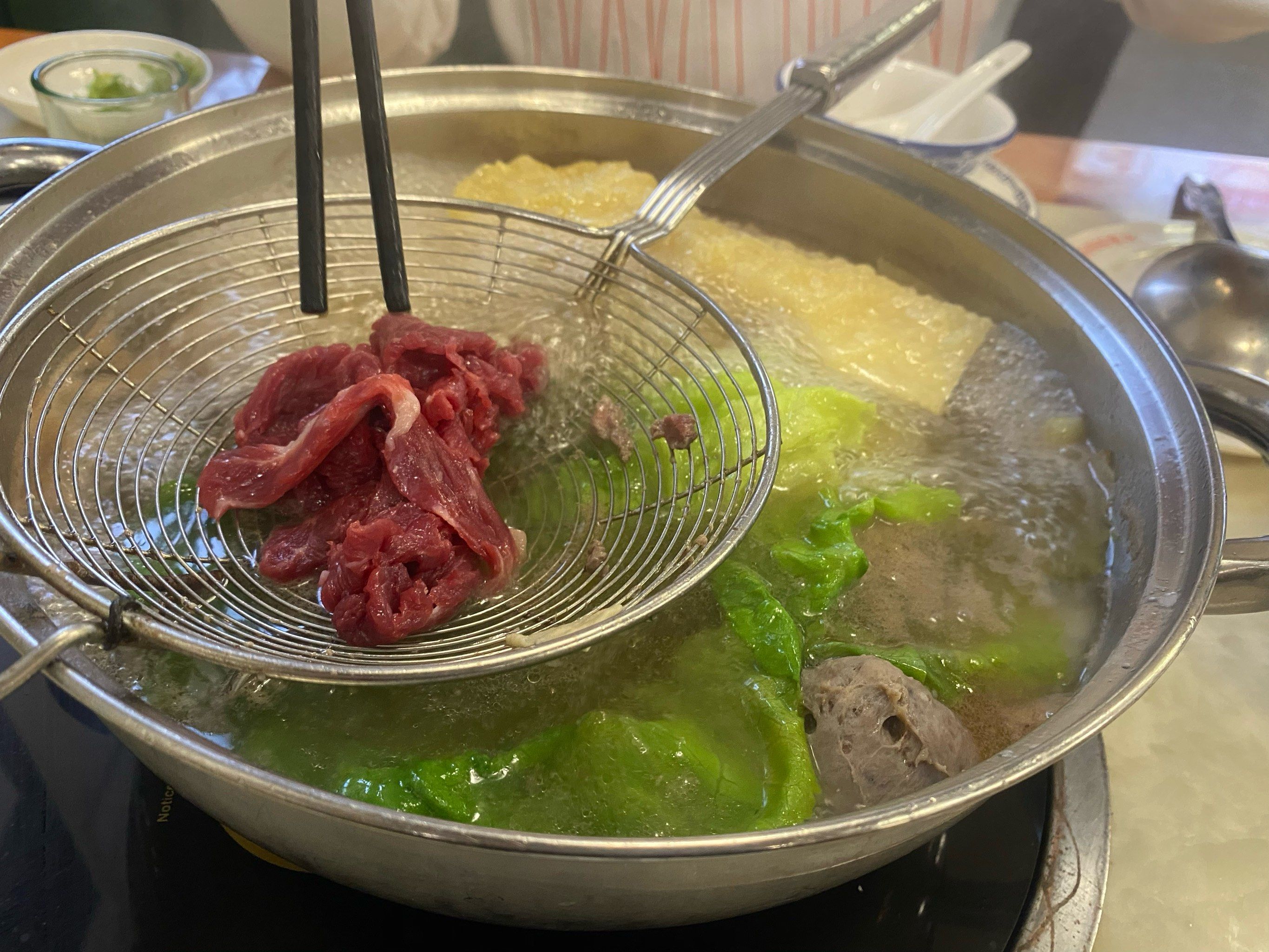 打火锅必点胸口油 环境不错.很优雅