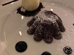 巧克力蛋糕配香草冰淇淋-Jean Georges