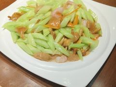 -老码头黑皮肘子锅包肉(赣水路店)