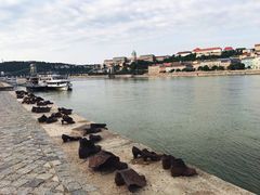 -多瑙河畔鞋履雕塑