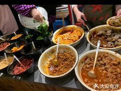 -爆炸头阿姨小四川正宗川味小吃(无任何分店)