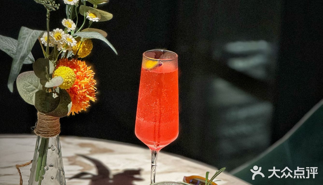 这里的露台view真的好棒，下雨也唯美