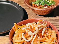 凉拌猪皮-毛辣果·酸(OHA复兴西路店)