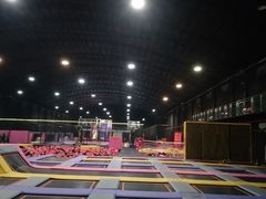 -嘿哟动霸CHUA·新潮玩运动娱乐中心·蹦床滑冰团建乐园