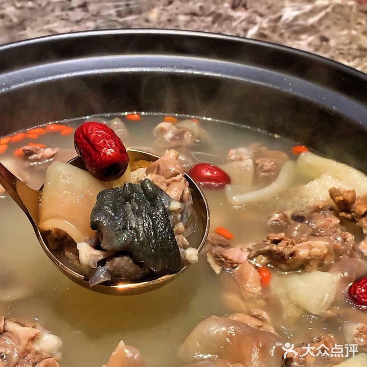♨️在喜欢的地方和喜欢的人享受喜欢的湘菜｜2046湘味厨房